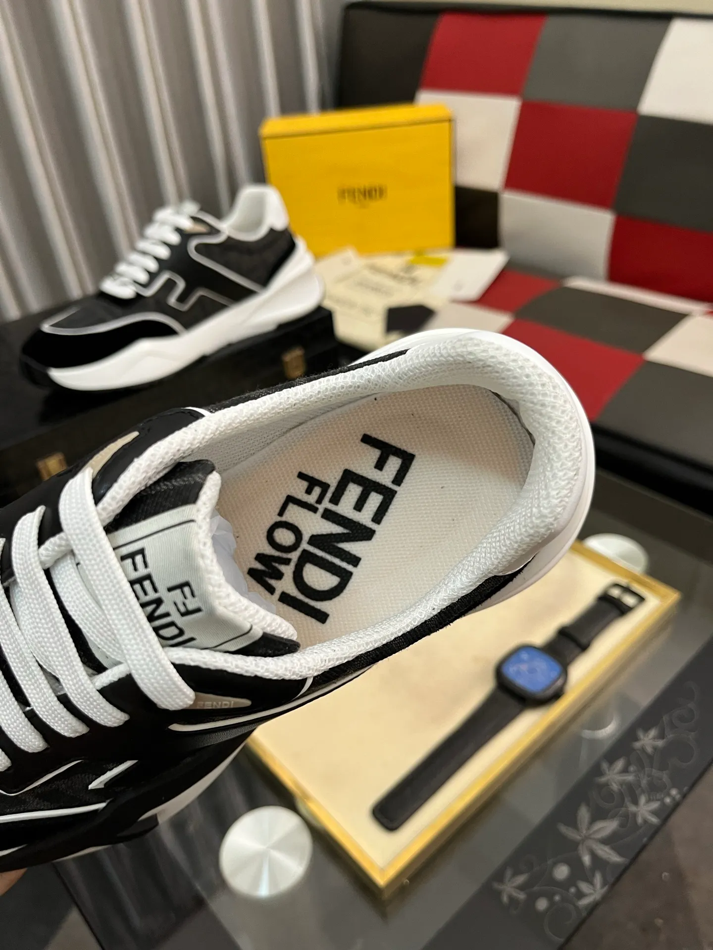 Men's men's shoes 💰560⌚️⌚️FENDI.•FENDI unique modern style sneakers. Counter purchasing🏃casual shoes😍😍 Original breathable fly-knit mesh imported from Italy (refuses to discolor and abrade feet) soles: Original soles specially provided by the original factory, super cool😍 French lazy style design ⚠️ Original quality, super comfortable and wear-resistant original soles. Code number: 38-442️⃣Colors available